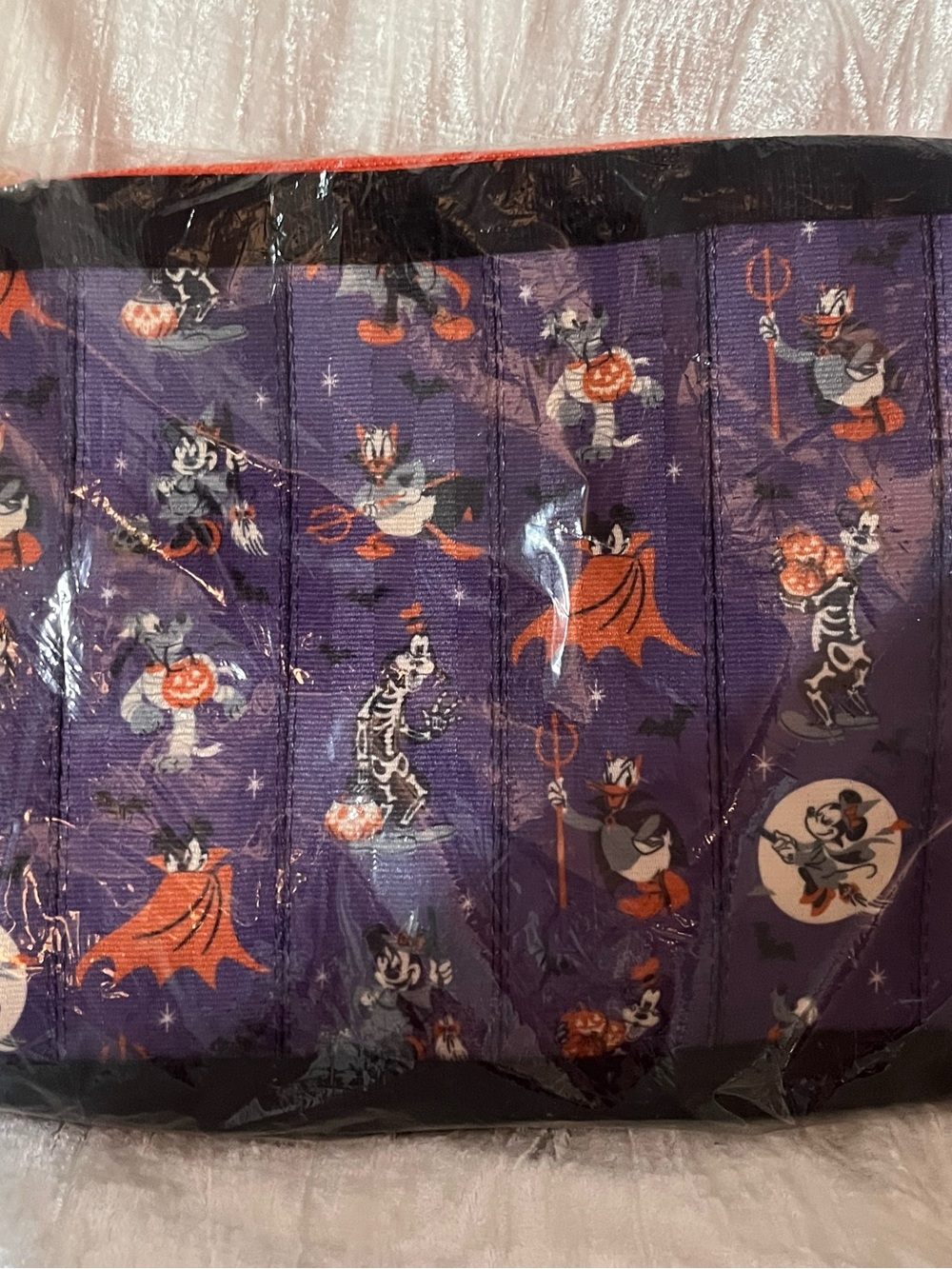 NWT Harveys x Disney Mickey and Friends Bow Clutch - Picture 5 of 10